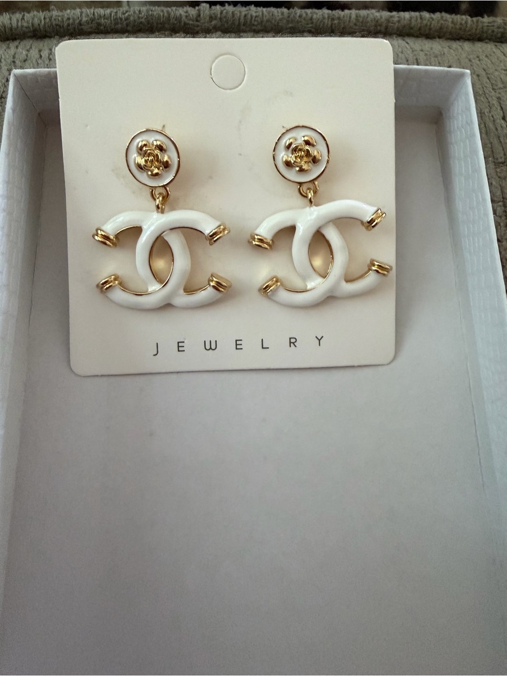 Beautiful Interlocking Post Earrings in White & Gold, Fashion Jewelry